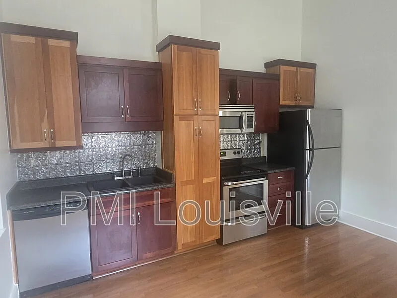 2 bed, 1.0 bath, 931 sqft, $1,100 — Photo 3