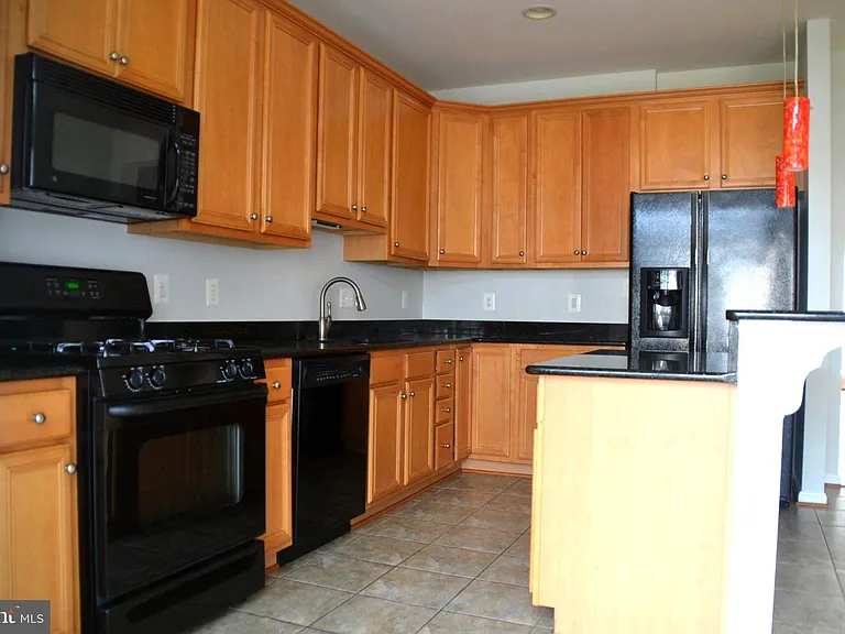 21958 Windy Oaks Sq — Photo 9