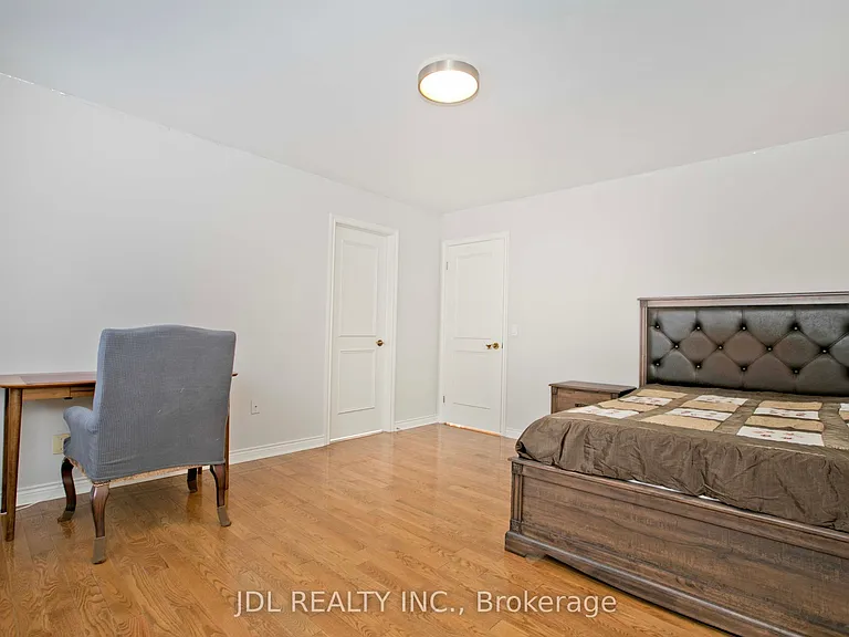 53 Aldershot Cres — Photo 29