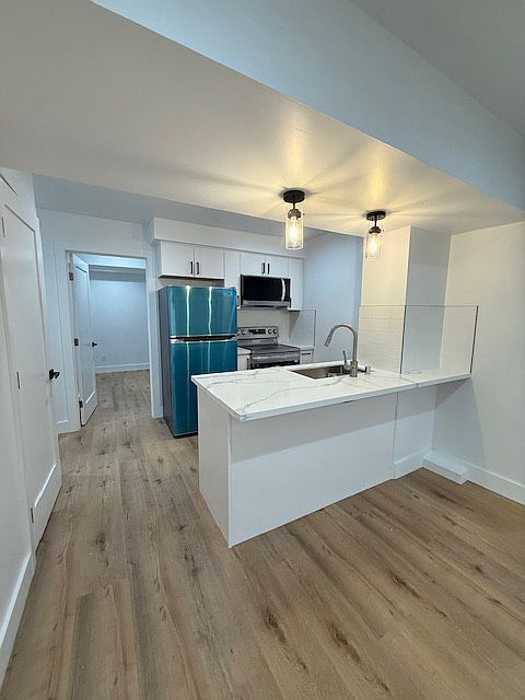 1st image of 443 15th Ave #9