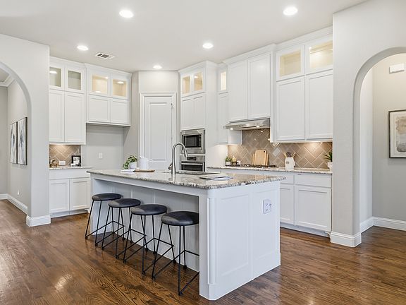 2nd image of 330 Harmony Hill Rd