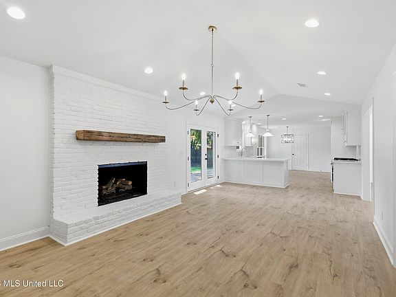 5th image of 5326 Balmoral Dr