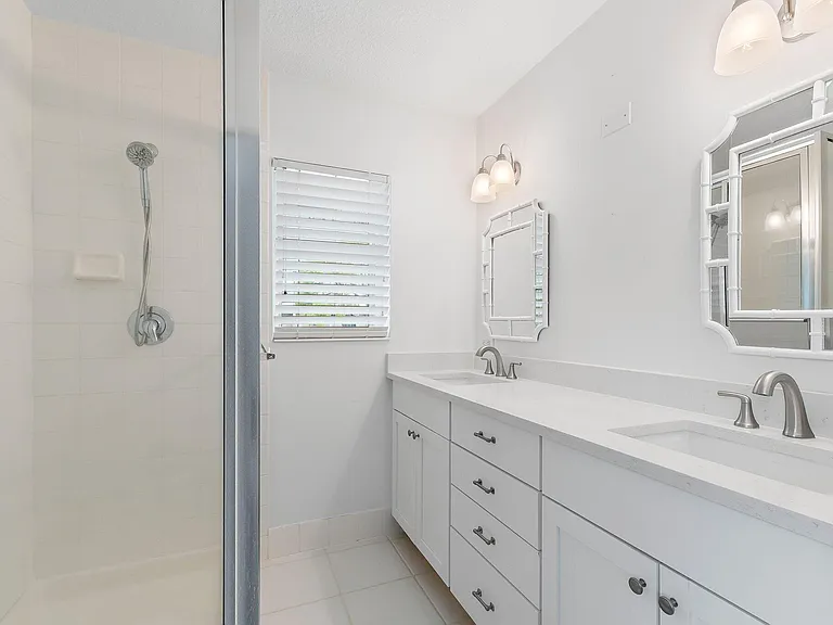 2406 SW Danbury Ln — Photo 23