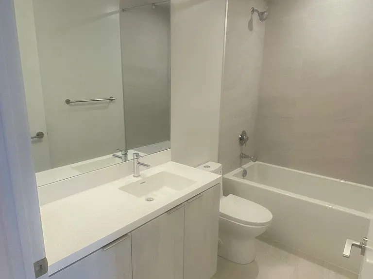 400 King St W #715 — Photo 18