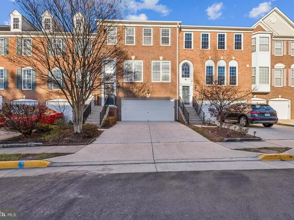 13083 Rose Petal Cir, Herndon, VA 20171