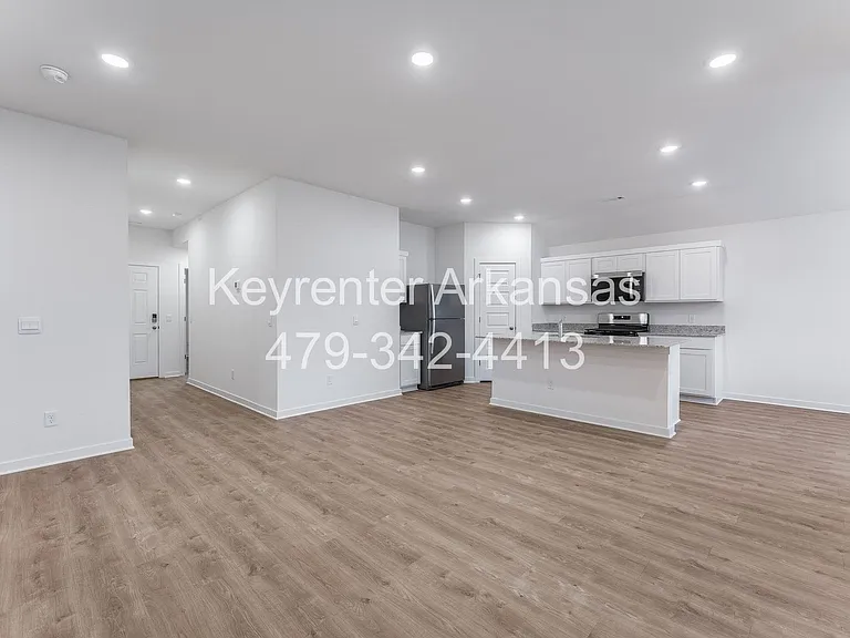 551 Shepherd St — Photo 6