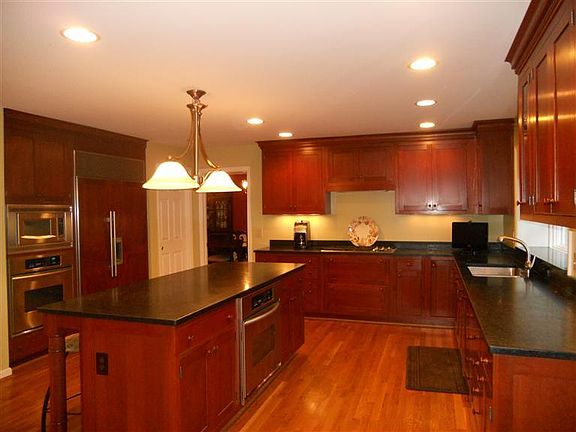 5th image of 641 Flagstaff Dr