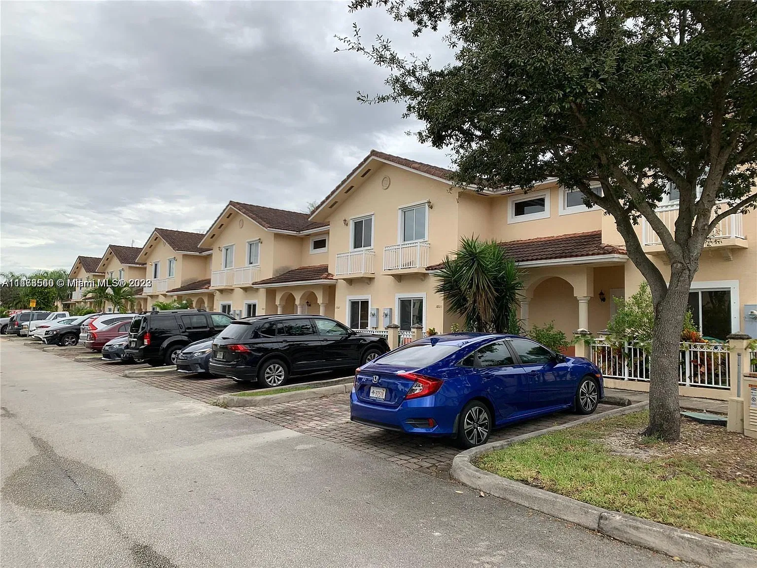 2 bed, 2.5 bath, 1150 sqft, $2,400 — Photo 2