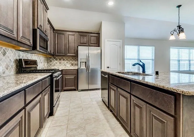 609 W North Creek Dr — Photo 2