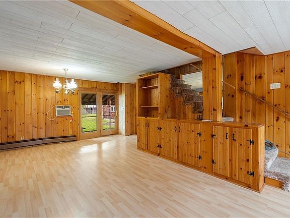 5th image of 50 Greenwood St