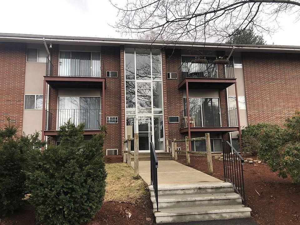 1st image of 12 Longwood Dr APT 4