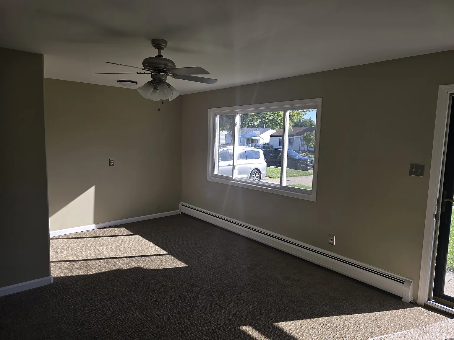 3 bed, 1000 sqft, $1,400 — Photo 4