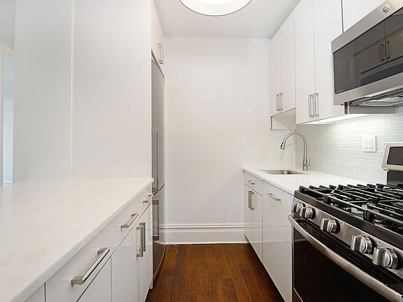 4th image of 211 E 46th St #34E