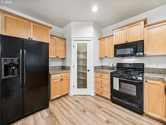 4th image of 1181 SE Alika Ave