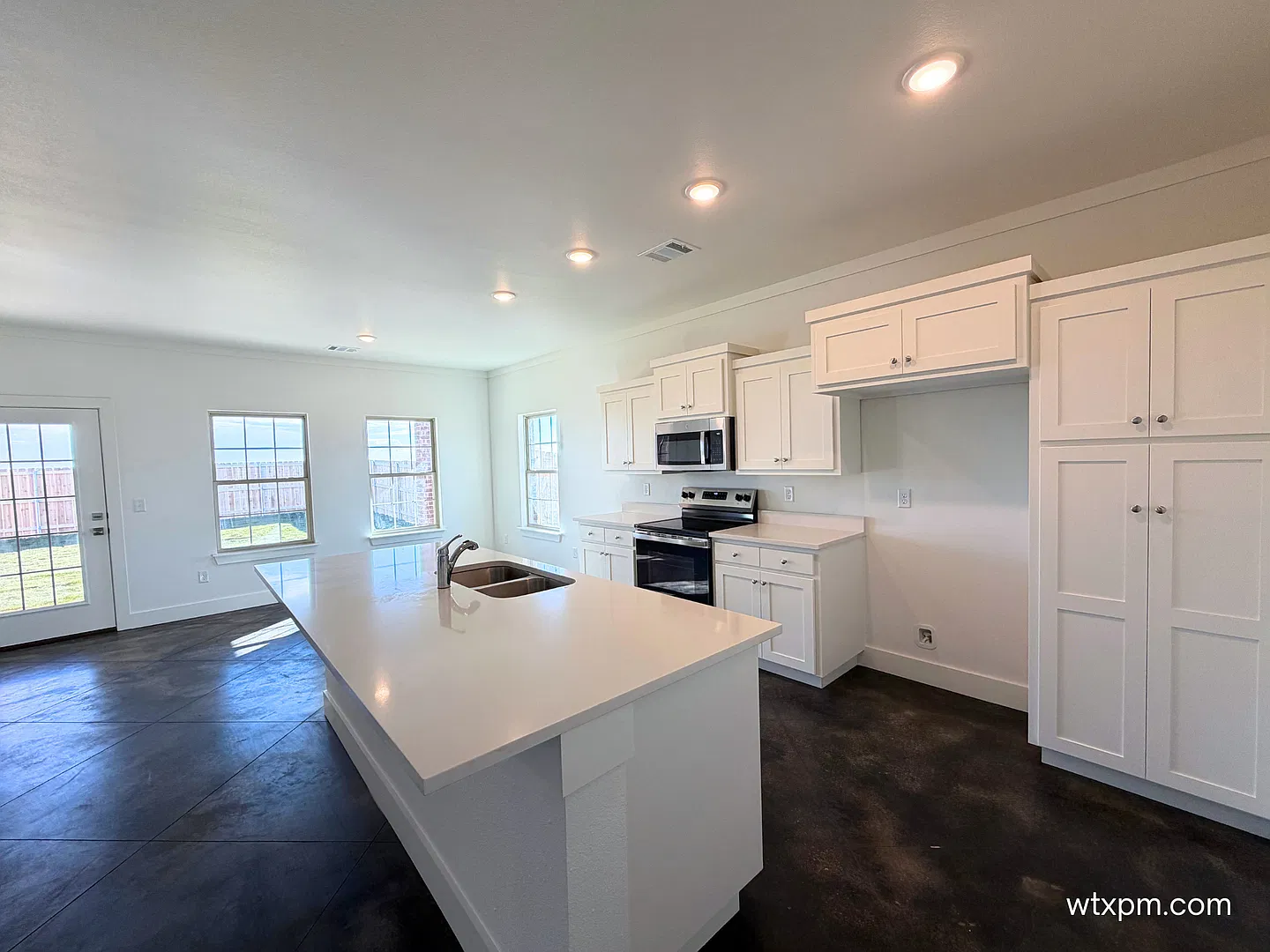 3 Bed, 2 Bath Home with Fenced Yard in Beacon Pointe — Photo 4