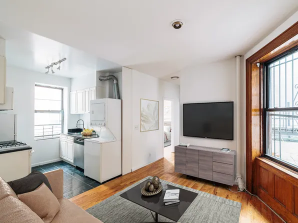 2 Bank Street image 1 of 9