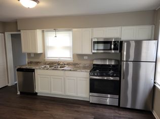 526 E Shorewood Rd, Round Lake Beach, IL