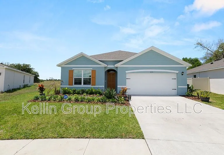 833 Ambleside Dr — Photo 2