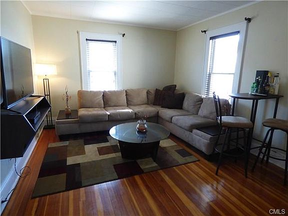2nd image of 28 Higgins Ave