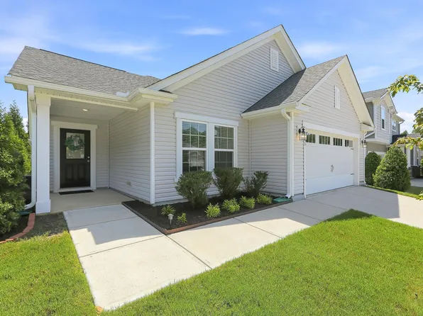 101 Autumn Crest Ln, Fuquay Varina, NC 27526