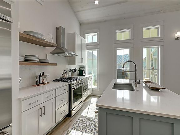 3rd image of 204 Round Rd