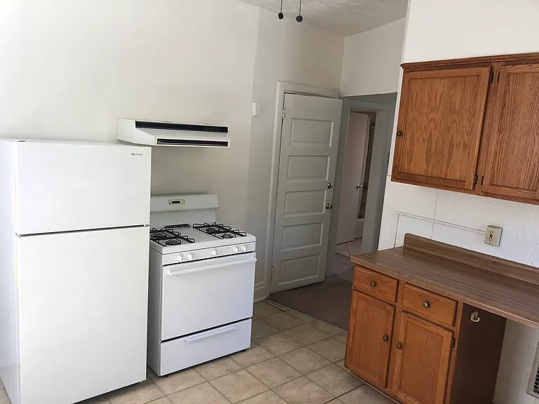 137 S Bryant Ave #2 — Photo 3