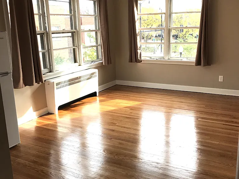 114 N Spring St #7 — Photo 2