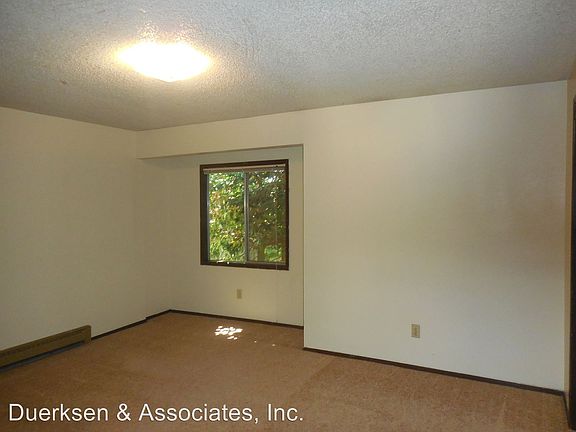 3rd image of 2950 NW Lincoln Ave