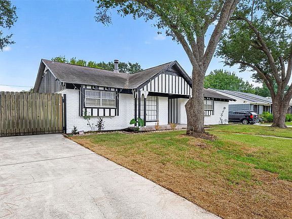 2nd image of 6038 Cartagena St