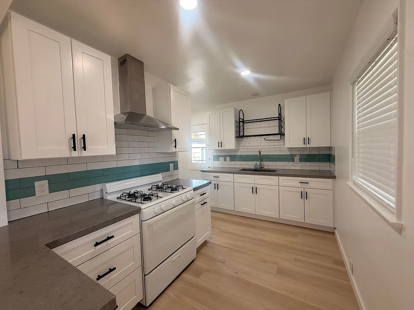 Carousel Apts — Photo 3