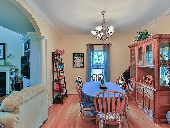 5th image of 1057 The Glen St