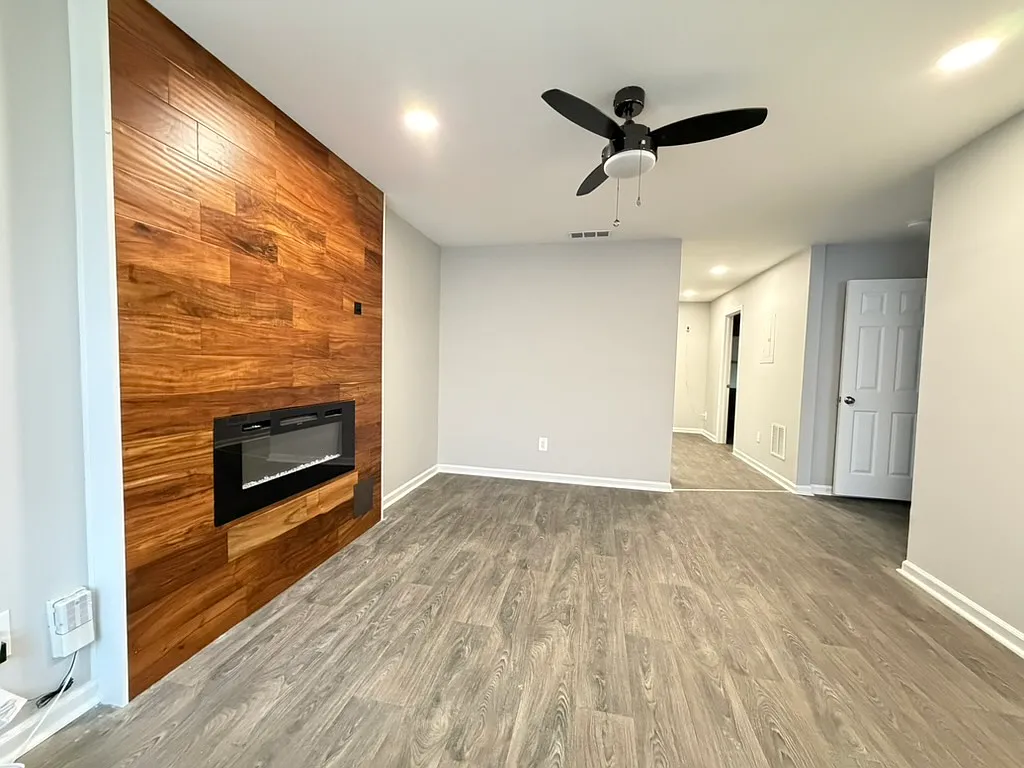 2 bed, 1200 sqft, $1,250 — Photo 2