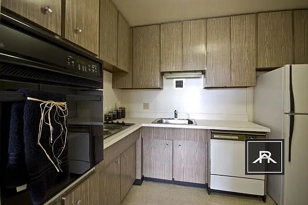 2 bed, 1.0 bath, 874 sqft, $2,650 — Photo 2