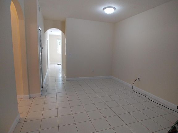 5th image of 7050 NW 177th St APT 206