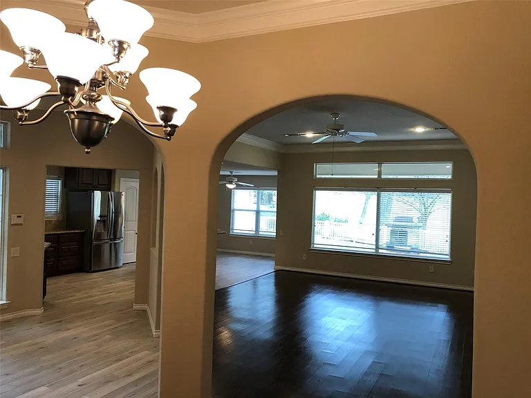 126 Coral Ct — Photo 3