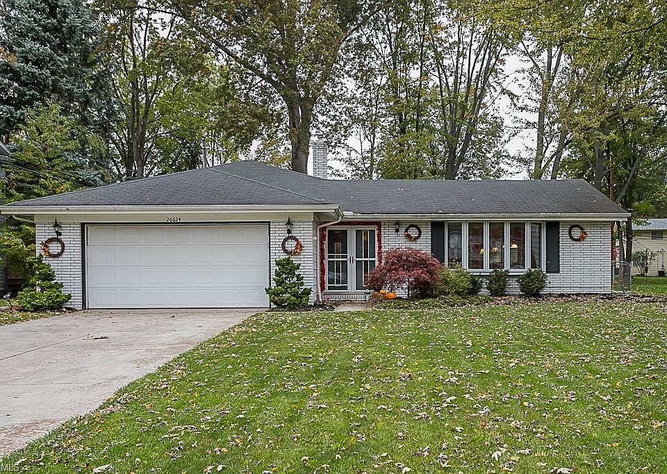 1st image of 26624 Fairfax Ln