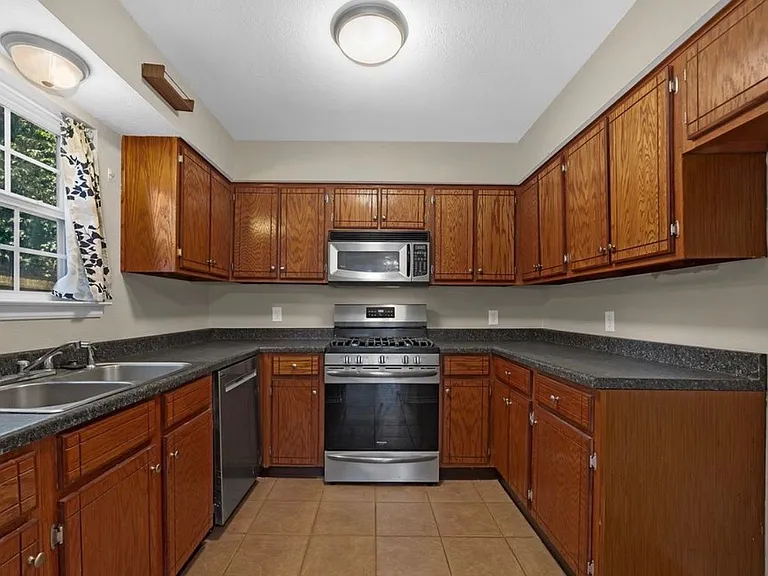 1108 W Fredericksburg St — Photo 11