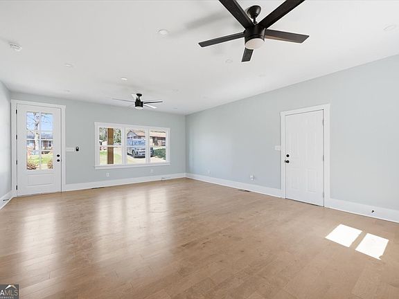 4th image of 2371 Kensington Rd