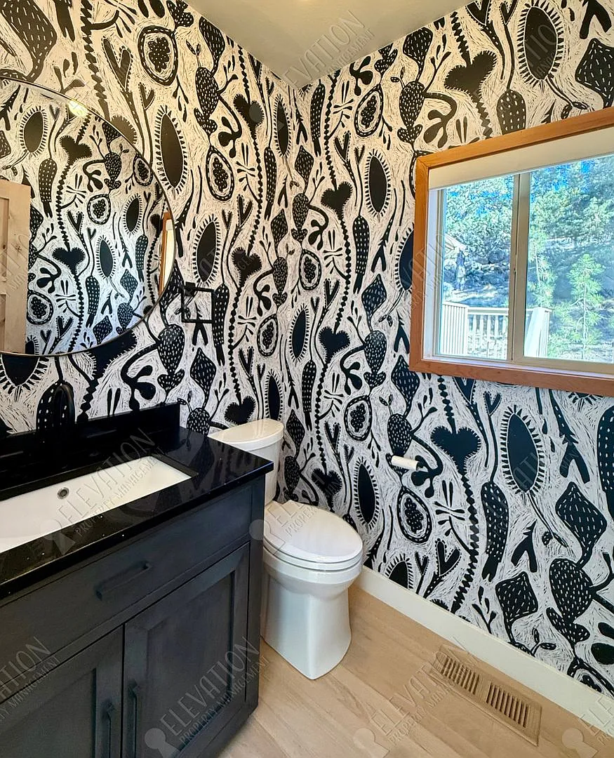 5BR / 3.5BA Forest Retreat in NW Bend with ADU included — Photo 4