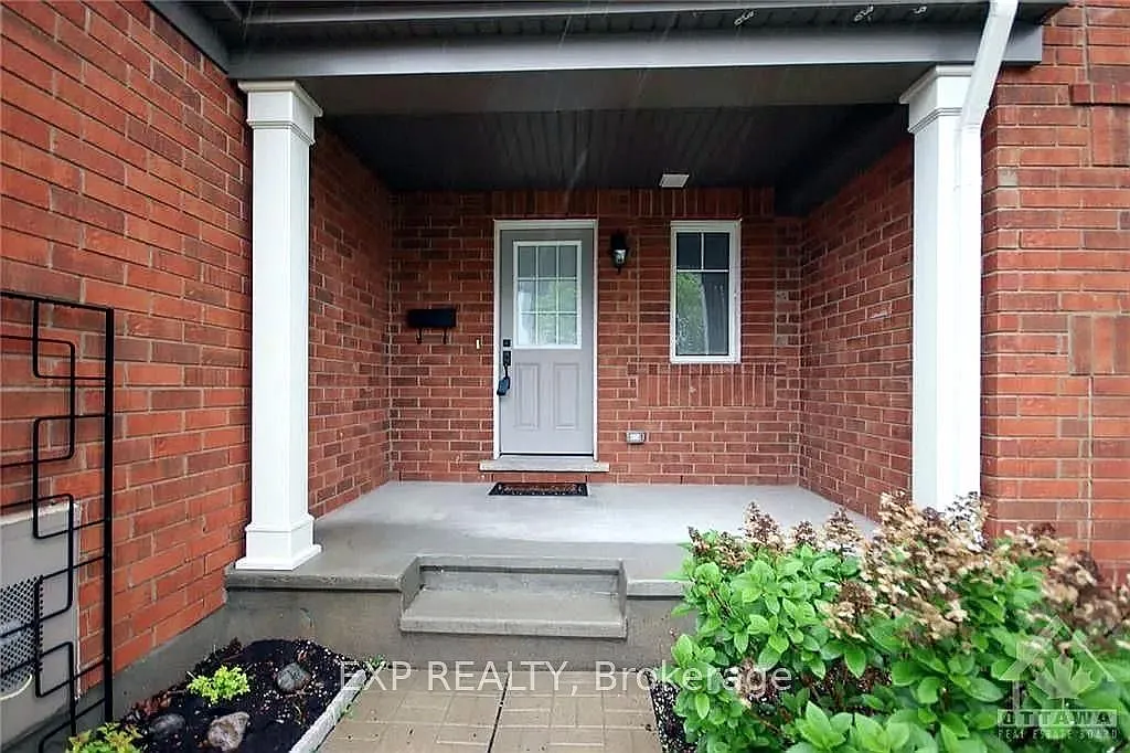 3 bed, $2,699 — Photo 2