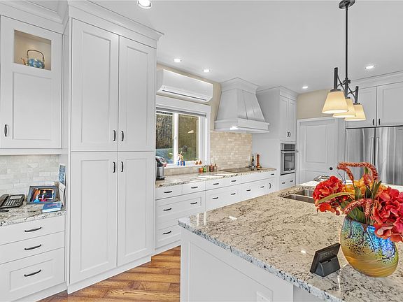 4th image of 2580 Ingram Rd E