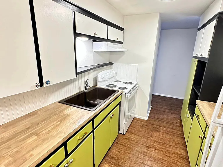1220 S Rockford Ave #M — Photo 2