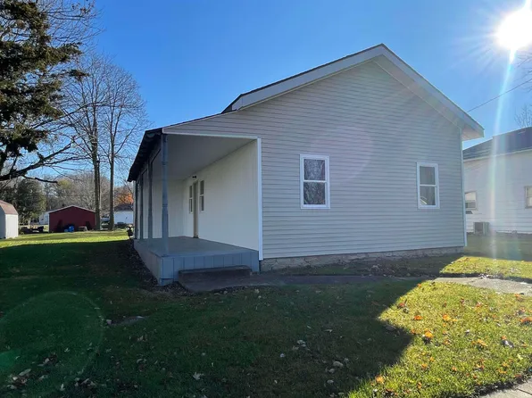 153 N State St, Andrews, IN 46702