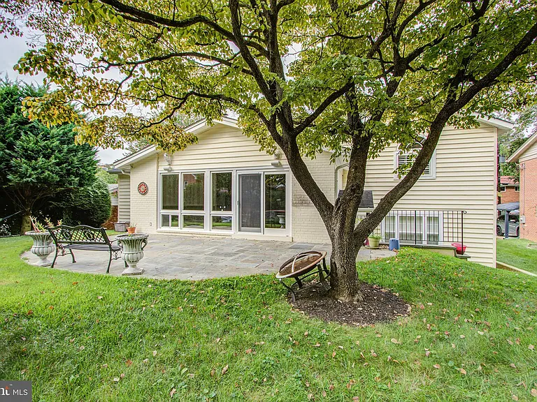 9203 Cedarcrest Dr — Photo 42