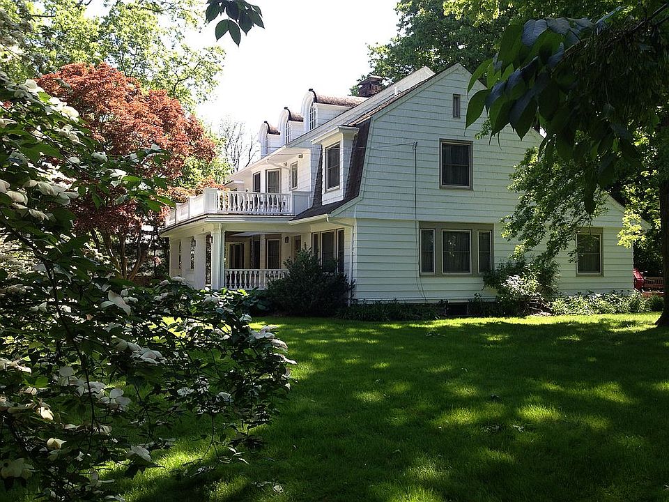 2nd image of 825 Gramatan Ave