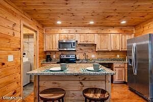 2nd image of 460 Sassafras Way