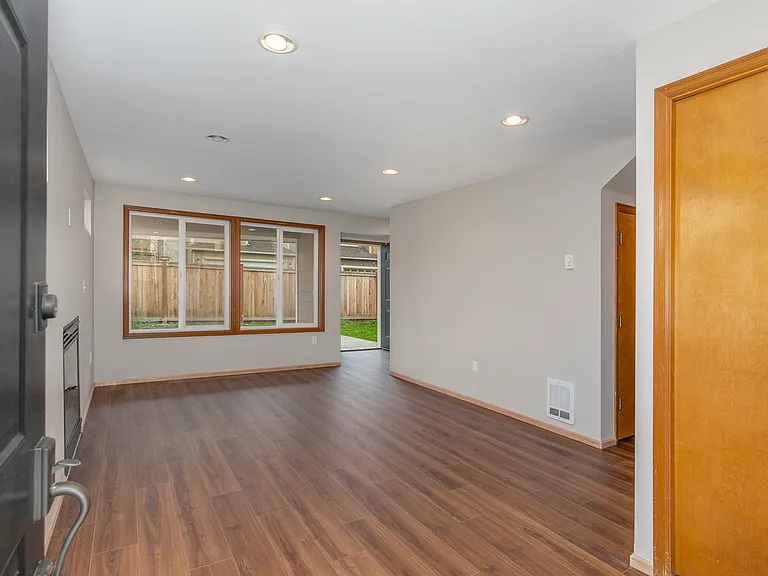 1333 149th Pl SW — Photo 2
