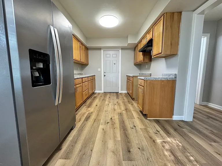 1619 Evergreen St — Photo 5