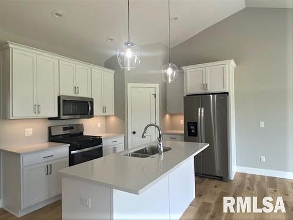 3rd image of 4807 Willow Cir