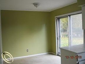 4th image of 14442 Park St